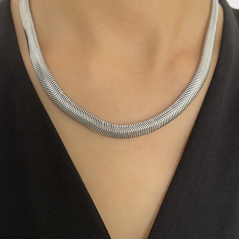 Thick Ribbon Snake Necklace Silver