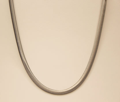 Thick Ribbon Snake Necklace Silver