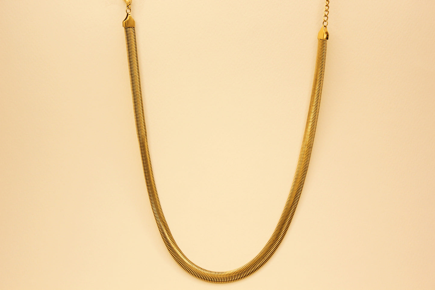 Thick Ribbon Snake Necklace Gold