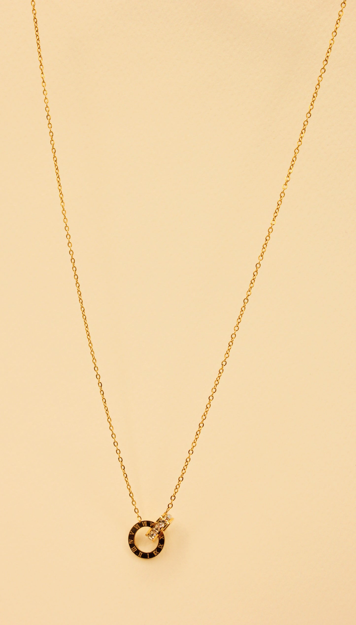 Interlock Necklace Gold