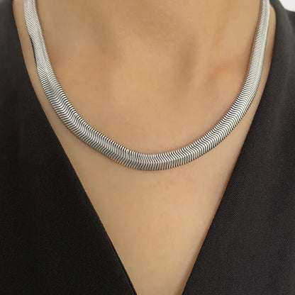 Thick Ribbon Snake Necklace Silver