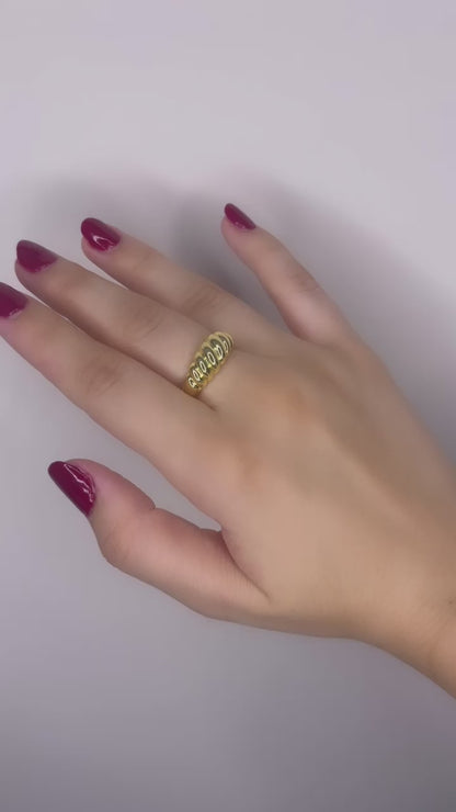 Croissant Ring Gold